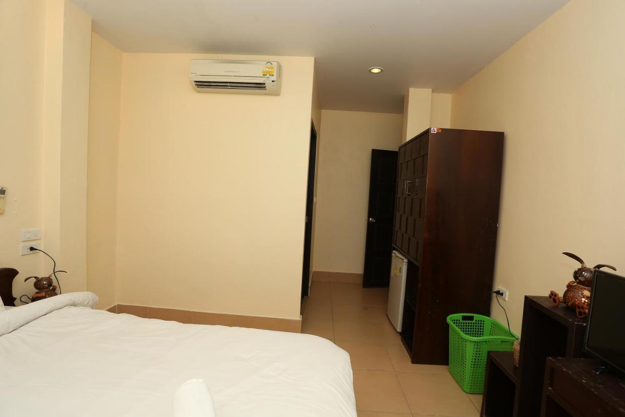 Zodiac Hotel Patong Exterior foto