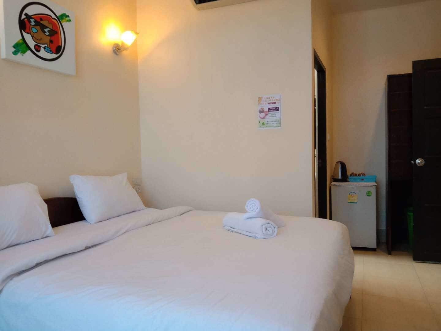 Zodiac Hotel Patong Exterior foto